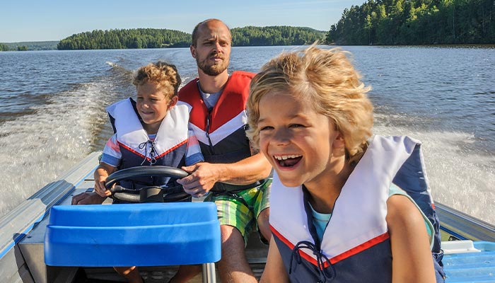 Family boats near Castle Rock Lake Campground is the best Necedah Wisconsin lake access